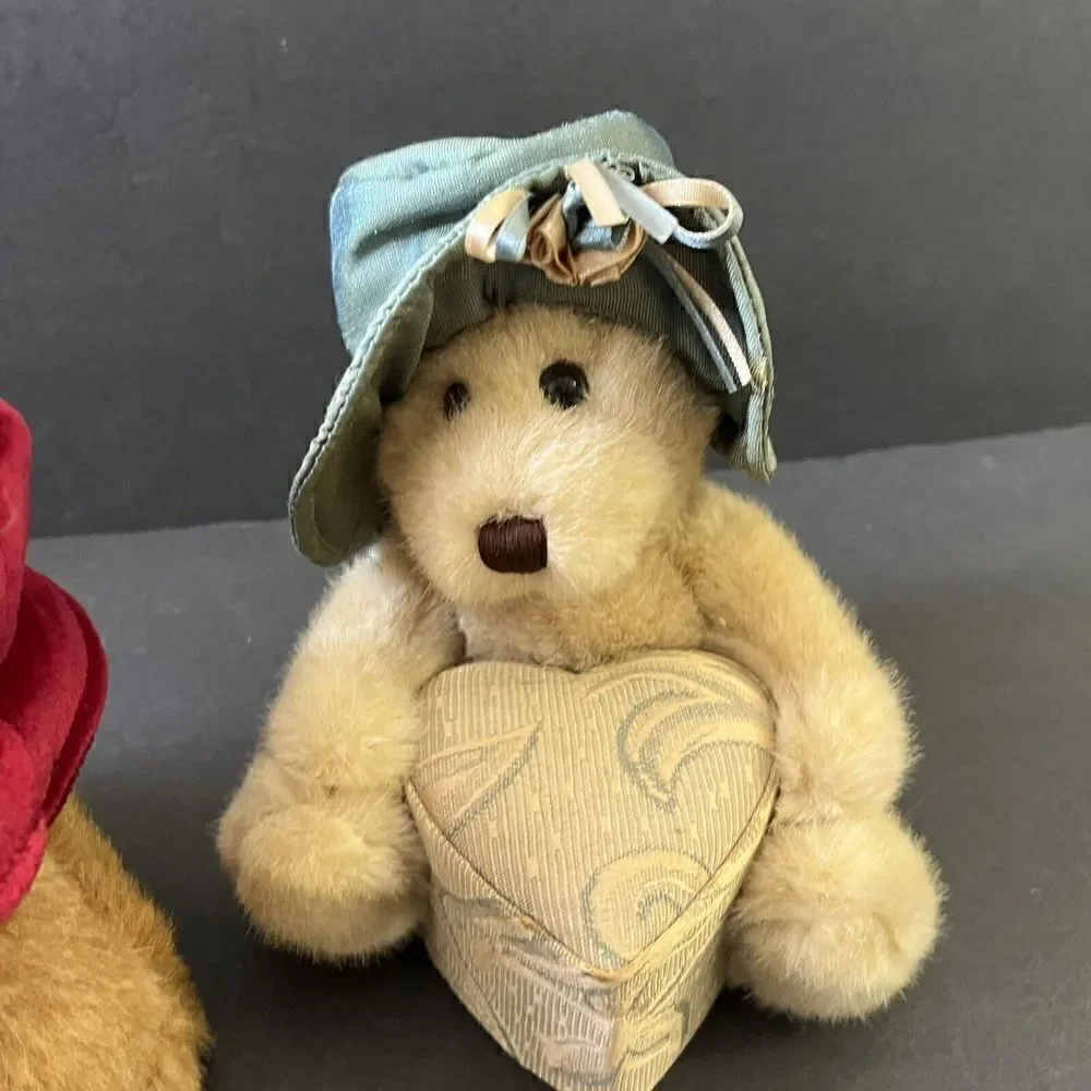Dan Dee Collectors Choice Xmas Brown Bear Plush Hats Gift Box Red Green Lot of 2